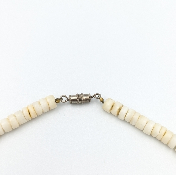 Vintage Y2K puka shell and shell fragments choker necklace - Picture 4 of 6